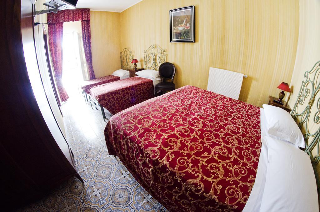 Hotel Villa Maria Neapel Rum bild